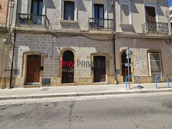 casa indipendente in vendita a Brindisi in zona Centro Città