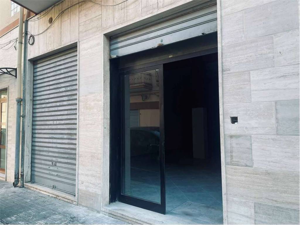 negozio in vendita a Brindisi in zona Commenda