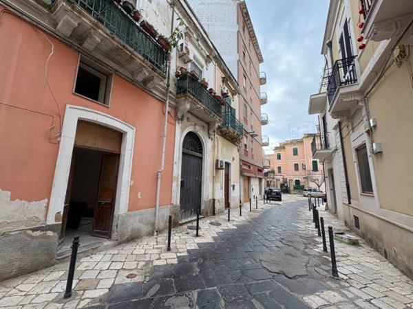 casa indipendente in vendita a Brindisi in zona Centro Città