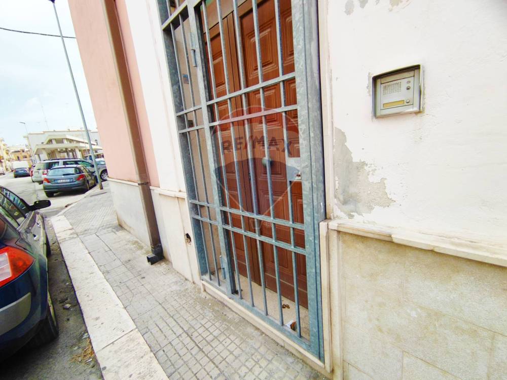 locale commerciale in vendita a Brindisi in zona Cappuccini