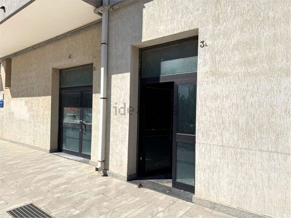 locale commerciale in vendita a Brindisi in zona Sant'Angelo