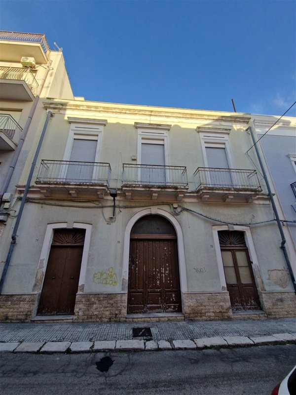 casa indipendente in vendita a Brindisi in zona Centro Città