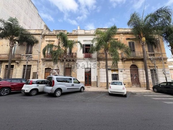 casa indipendente in vendita a Brindisi in zona Centro Città