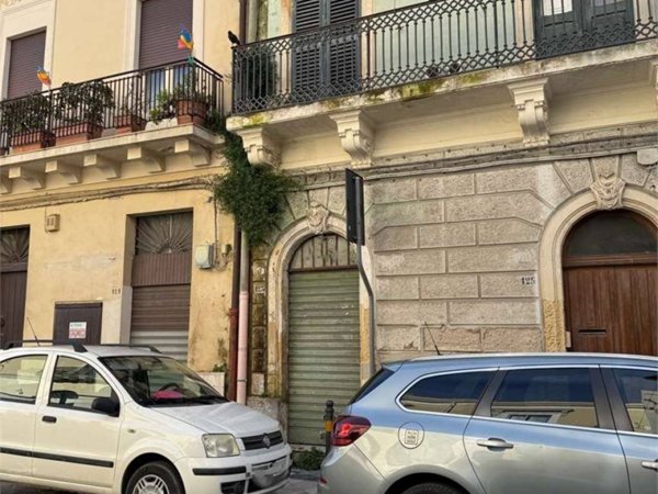 negozio in vendita a Brindisi in zona Centro Città