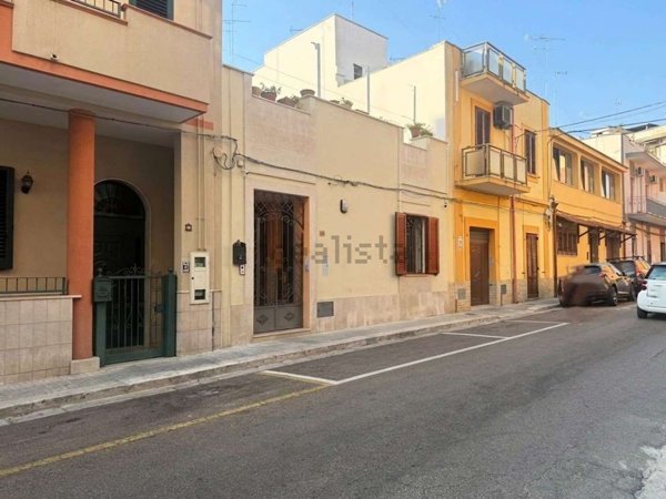 casa indipendente in vendita a Brindisi in zona Commenda