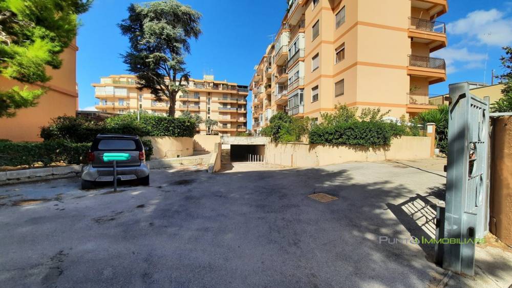 box auto in vendita a Brindisi in zona Cappuccini