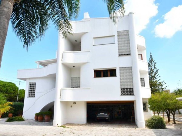 casa indipendente in vendita a Brindisi in zona Santa Maria del Casale