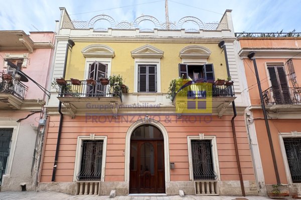 casa indipendente in vendita a Brindisi in zona Centro Città