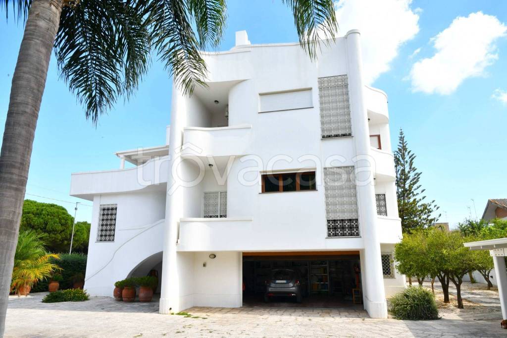casa indipendente in vendita a Brindisi in zona Santa Maria del Casale