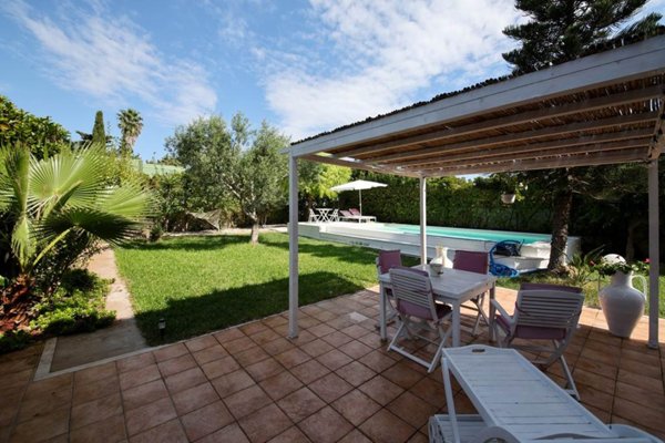 casa indipendente in vendita a Brindisi in zona Santa Maria del Casale