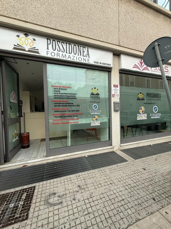 locale commerciale in vendita a Brindisi in zona Centro Città