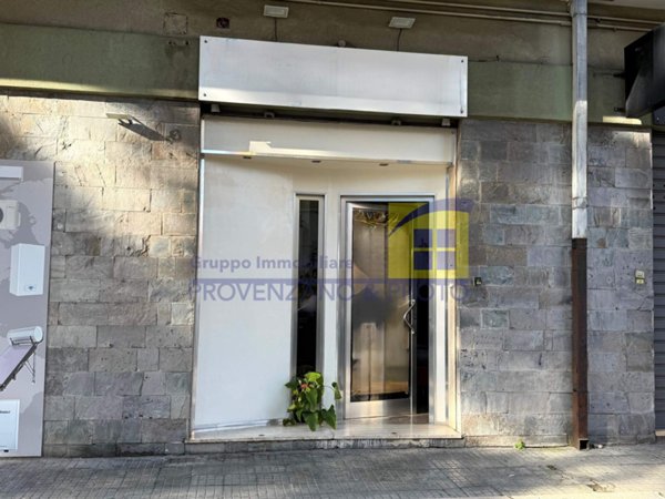 locale commerciale in vendita a Brindisi in zona Sant'Angelo