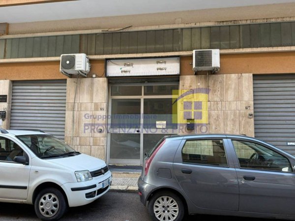 locale commerciale in vendita a Brindisi in zona Commenda