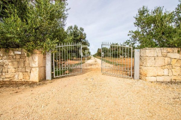 casa semindipendente in vendita a Carovigno in zona Serranova