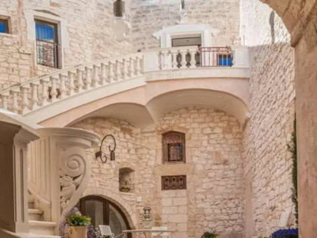 intera palazzina in vendita a Carovigno