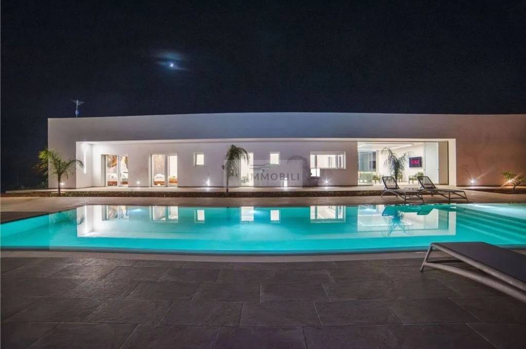 casa indipendente in vendita a Carovigno