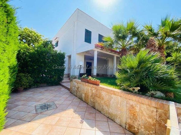 casa indipendente in vendita a Carovigno in zona Torre Santa Sabina