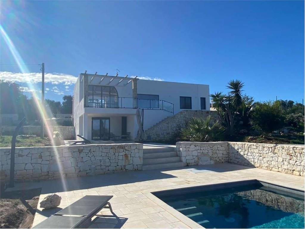 casa indipendente in vendita a Carovigno