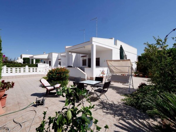 casa indipendente in vendita a Carovigno in zona Torre Santa Sabina