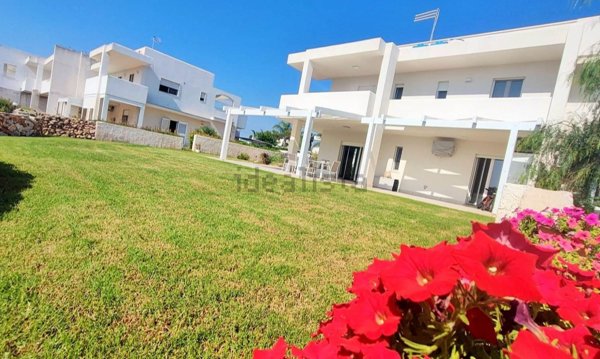casa indipendente in vendita a Carovigno in zona Torre Santa Sabina