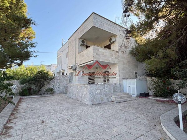 casa indipendente in vendita a Carovigno in zona Torre Santa Sabina