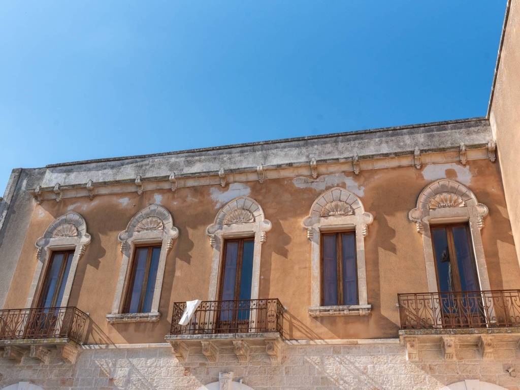 intera palazzina in vendita a Carovigno