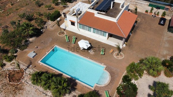 casa indipendente in vendita a Carovigno