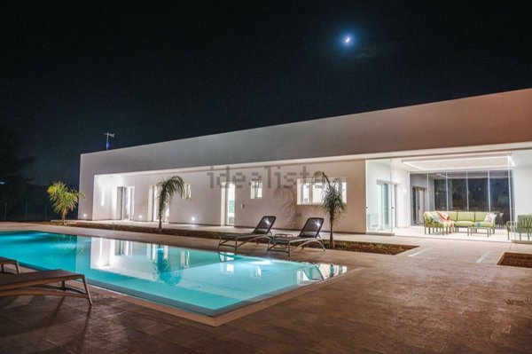 casa indipendente in vendita a Carovigno in zona Torre Santa Sabina