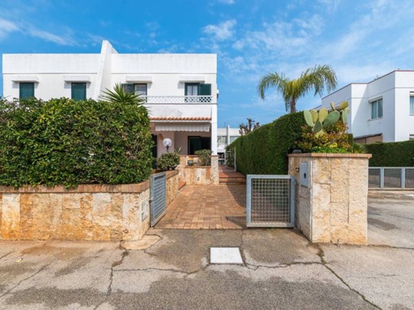 casa indipendente in vendita a Carovigno in zona Torre Santa Sabina