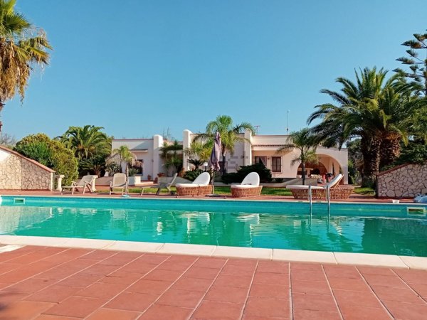 casa indipendente in vendita a Carovigno in zona Serranova