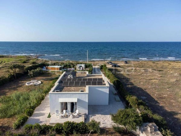 casa indipendente in vendita a Carovigno in zona Torre Santa Sabina