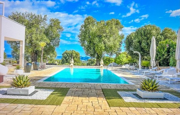 casa indipendente in vendita a Carovigno