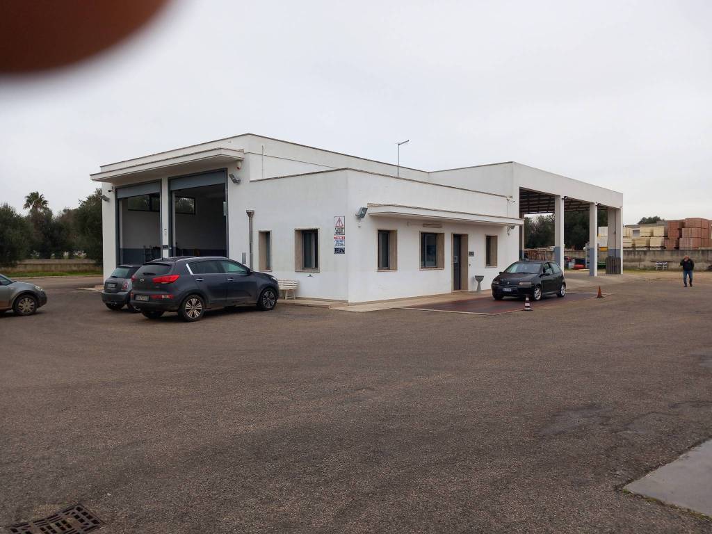 locale commerciale in vendita a Carovigno