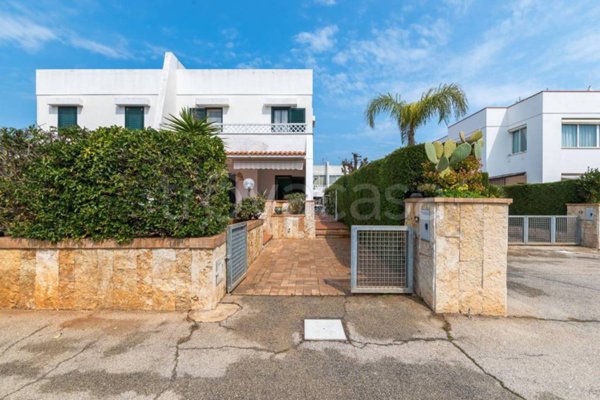 casa indipendente in vendita a Carovigno in zona Torre Santa Sabina