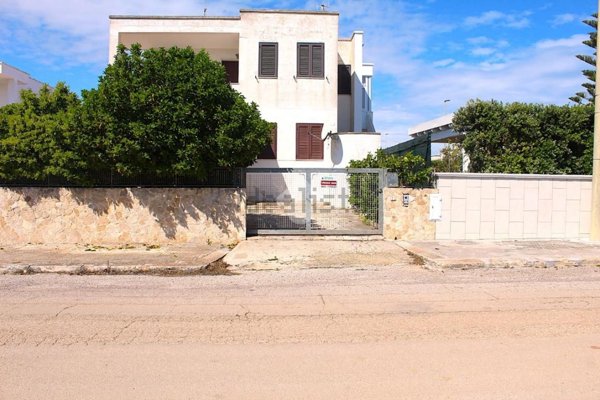 appartamento in vendita a Carovigno in zona Torre Santa Sabina