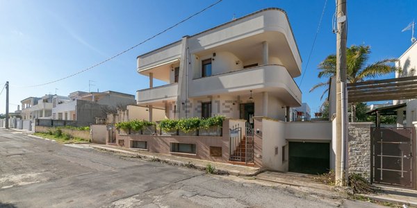 casa indipendente in vendita a Carovigno in zona Torre Santa Sabina