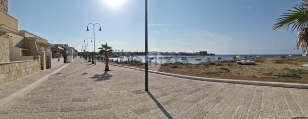 locale di sgombero in vendita a Carovigno