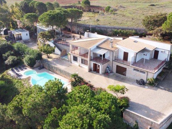 casa indipendente in vendita a Carovigno in zona Serranova