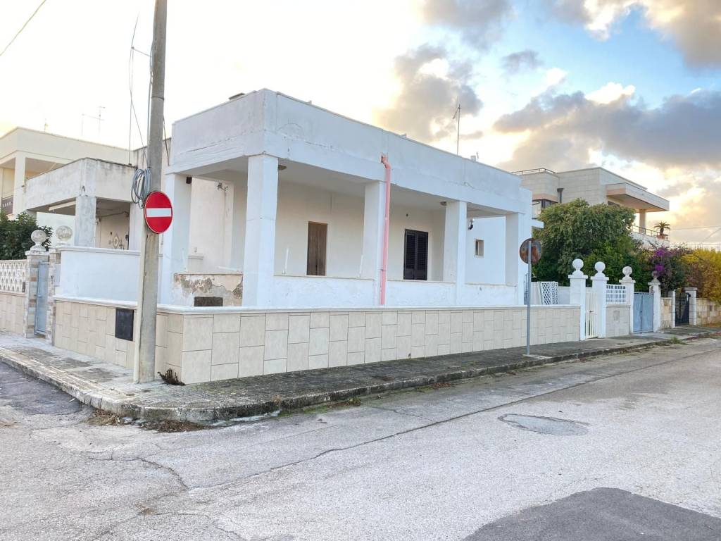 casa indipendente in vendita a Carovigno in zona Torre Santa Sabina