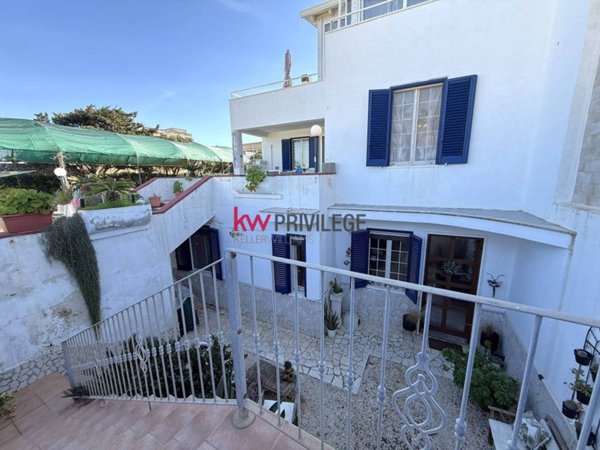 casa indipendente in vendita a Carovigno in zona Torre Santa Sabina