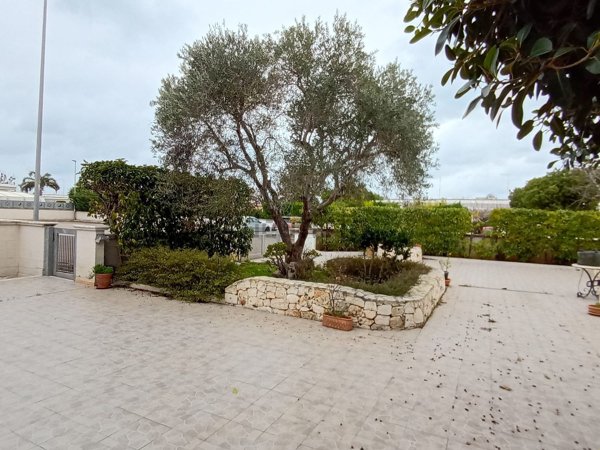 casa indipendente in vendita a Carovigno