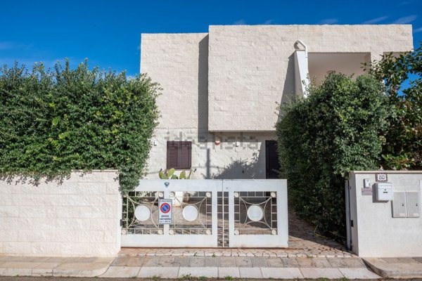 casa indipendente in vendita a Carovigno in zona Torre Santa Sabina