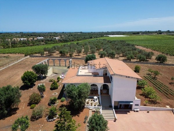 casa indipendente in vendita a Carovigno