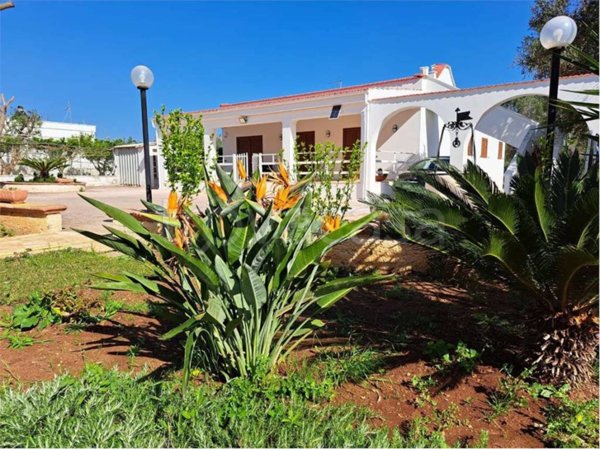 casa indipendente in vendita a Carovigno in zona Serranova