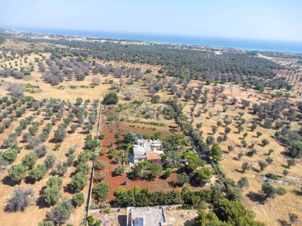 casa indipendente in vendita a Carovigno in zona Serranova