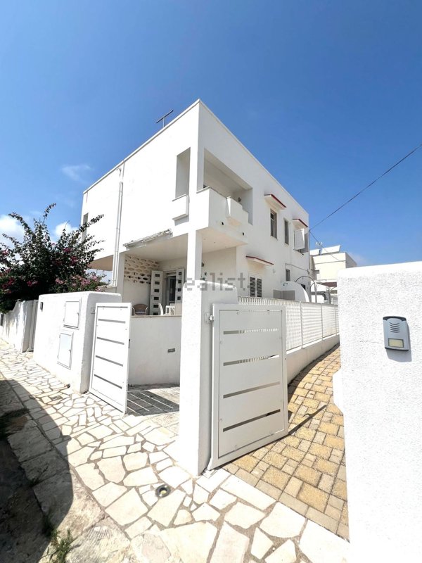 casa indipendente in vendita a Carovigno in zona Torre Santa Sabina