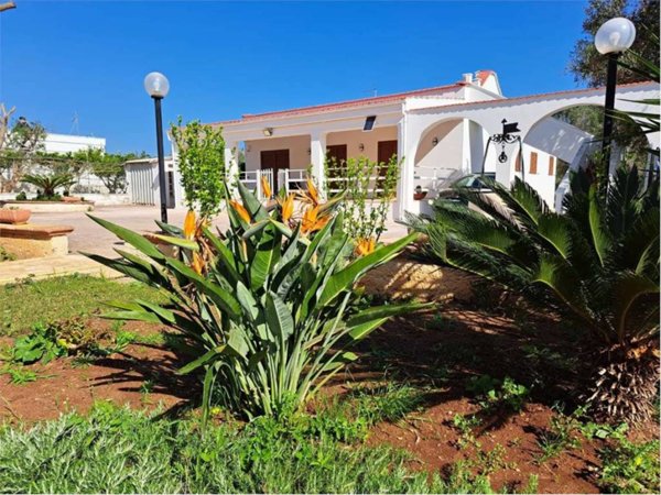 casa indipendente in vendita a Carovigno in zona Serranova
