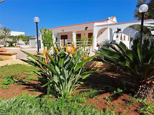 casa indipendente in vendita a Carovigno in zona Serranova