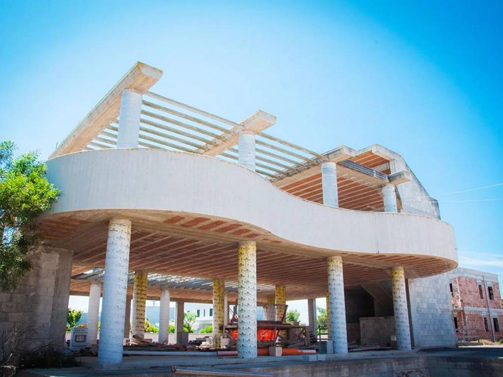 intera palazzina in vendita a Carovigno in zona Torre Santa Sabina