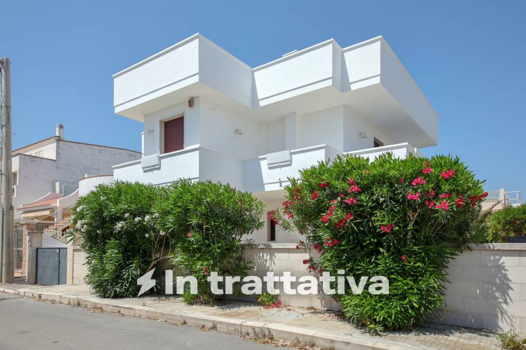 casa indipendente in vendita a Carovigno in zona Torre Santa Sabina